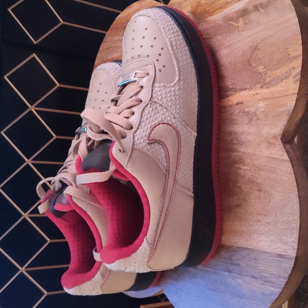 Nike - Picture 2 of 4